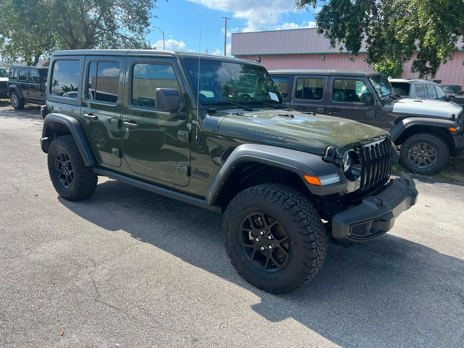 Sport Willys 4x4 2.0 Gasoline automatic