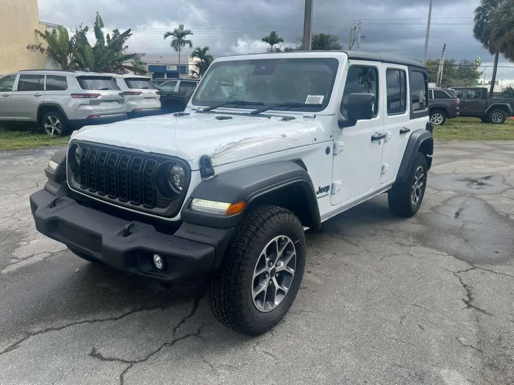 Sport 4x4 2.0 Gasoline automatic — white — photo 1 of 9