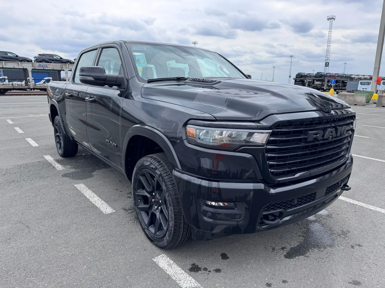 Laramie Night Edition 4x4 3.0 Gasoline automatic — black — photo 1 of 10